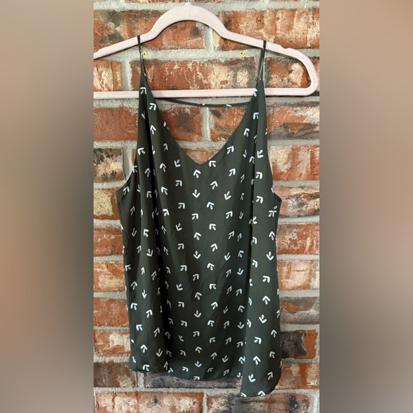 LOFT Tops - LOFT Forest Green Camisole with Design